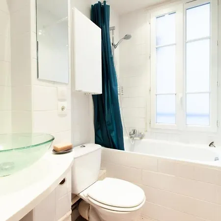 Hostnfly - Superb Warm And Bright Apt Batignolles Paris